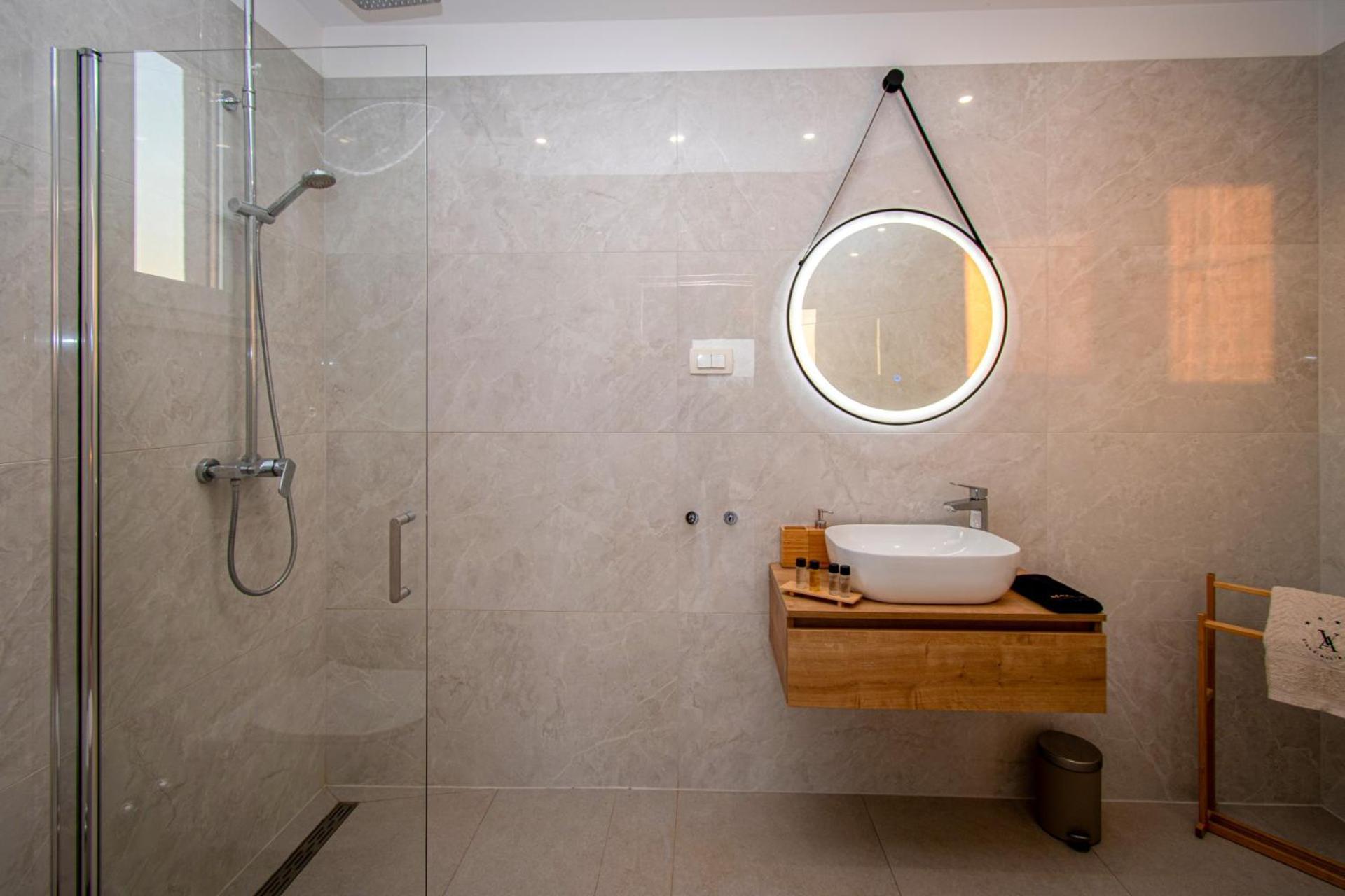 Ajlin Mit Privatem Beheizbarem Pool Villa *