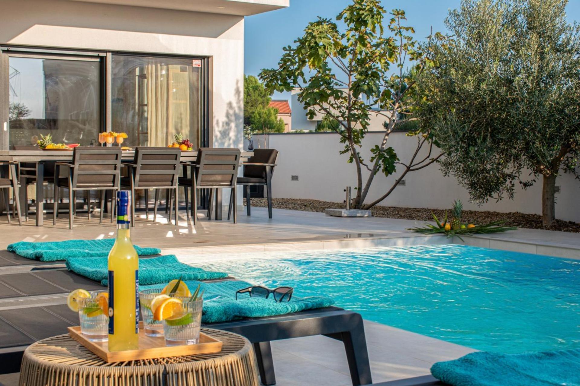 Villa Ajlin Mit Privatem Beheizbarem Pool