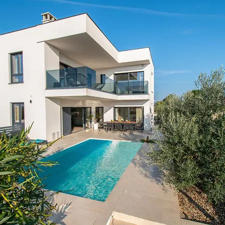 Villa Ajlin Mit Privatem Beheizbarem Pool Medulin Exterior photo